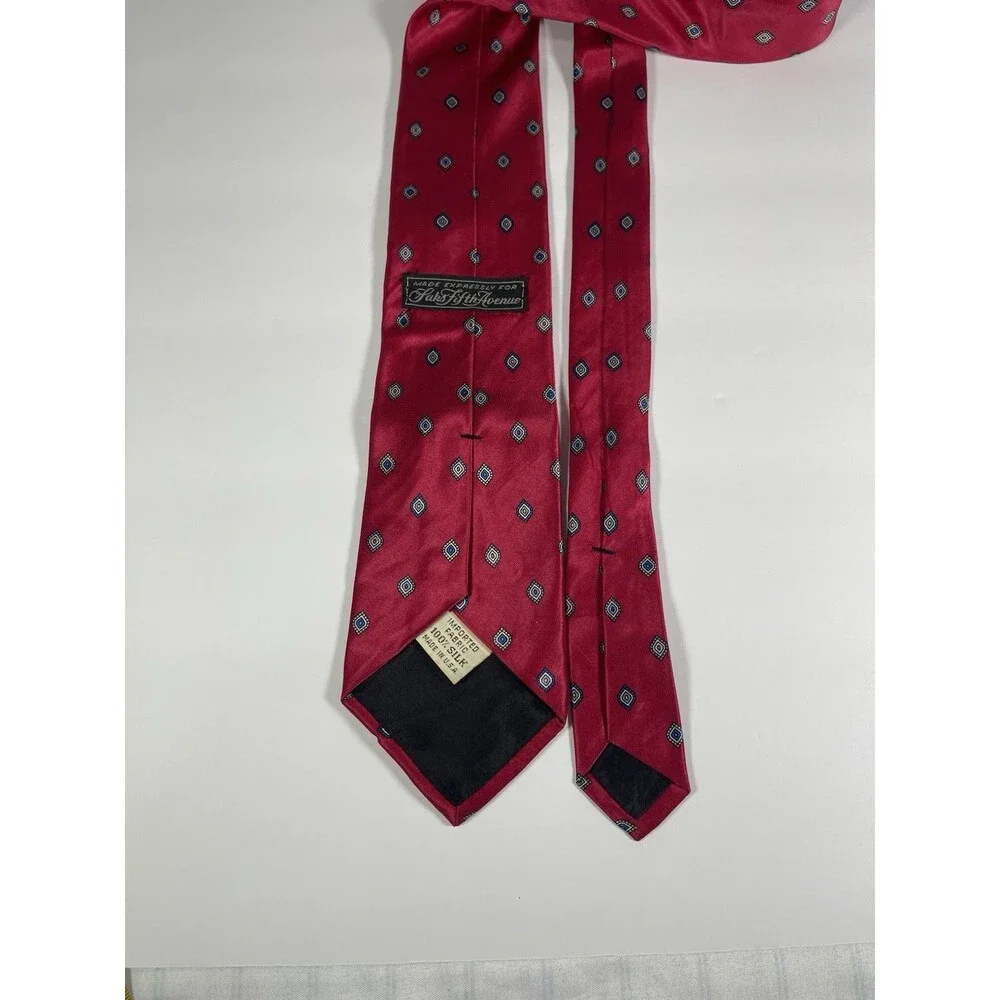 Saks Fifth Avenue Men's Silk Neck Tie Red Diamond Geometric USA Made 56
